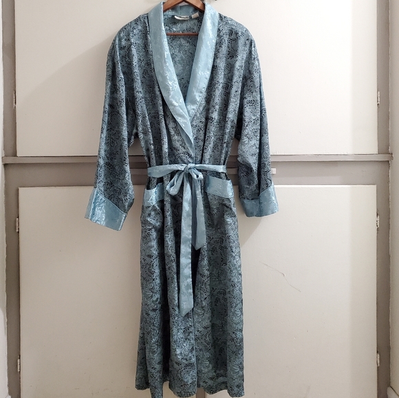 Victoria's Secret Robe - Picture 1 of 8